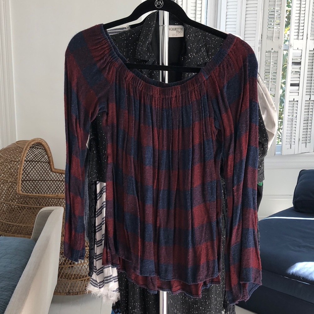 Clothes and stone flare sleeve top